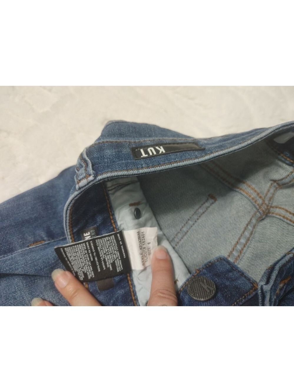 Women's KUT Jeans Catherine Boyfriend Size 6 Blue Denim - Picture 6 of 10